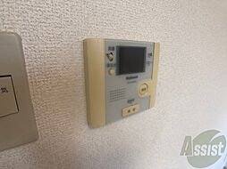 TVモニター付インターホンです。来客者の顔が見えるので安心！