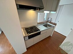 キッチンはスペースも広々していて使いやすそうですよ！