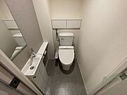 トイレには手洗い場も付いていて便利です。