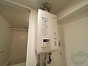 給湯器です。操作しやすいパネルになってます。