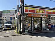 デイリーヤマザキ関大前店 徒歩3分。 200m