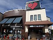 マルヤス 登美の里店 徒歩9分。 720m