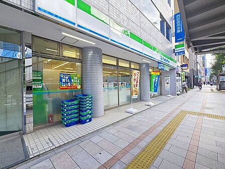 ファミリーマート神田須田町1丁目店（約150ｍ）