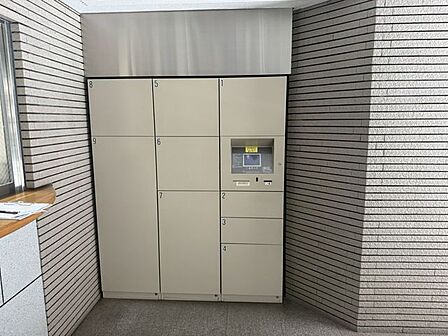 宅配ボックス完備で不在時の荷物の受取りも安心です。