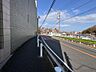周辺：前面の道路