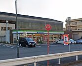 ファミリーマート中川清船町店 徒歩13分。 980m