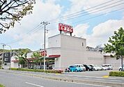 ファッションセンターしまむら本郷台店 521m