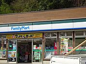 ファミリーマート鎌倉山ノ内店 徒歩3分。コンビニ 200m