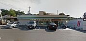 ファミリーマート栄長沼町店 徒歩10分。コンビニ 740m