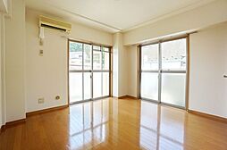 ハックベリーヒルズ 403 4階1Kのリビング/ダイニング