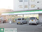 ファミリーマートサンズ原町田三丁目店 徒歩5分。コンビニ 370m