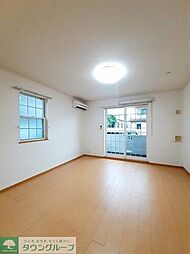 ブライトレジデンス 101 1階ワンルームのリビング/ダイニング