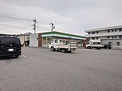 ファミリーマート 本庄日の出二丁目店 徒歩5分。徒歩14分。 340m
