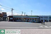 ファミリーマート 熊谷石原店 徒歩11分。 880m