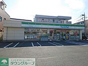 ファミリーマート 熊谷万平町店 徒歩10分。 790m