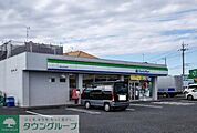 ファミリーマート東松山松山町店 徒歩14分。 1080m
