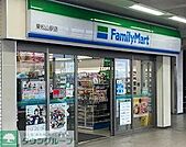 ファミリーマート東松山駅店 徒歩11分。 820m