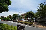 駅前 1040m