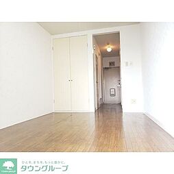 ロワールハイム 217 2階ワンルームのリビング/ダイニング