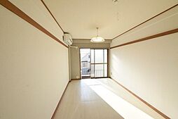 カリフォルニアリバー 301 3階ワンルームのリビング/ダイニング