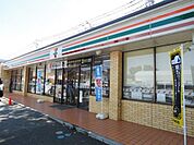 セブンイレブン泉塚店 497m