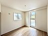 室内：1号棟  ■落ち着いた色合いのお部屋で穏やかな時間を楽しめます