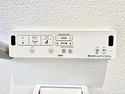 ■温水洗浄で快適、清潔感が保たれるシャワートイレ