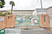 西高宮小学校 徒歩3分。小学校 190m
