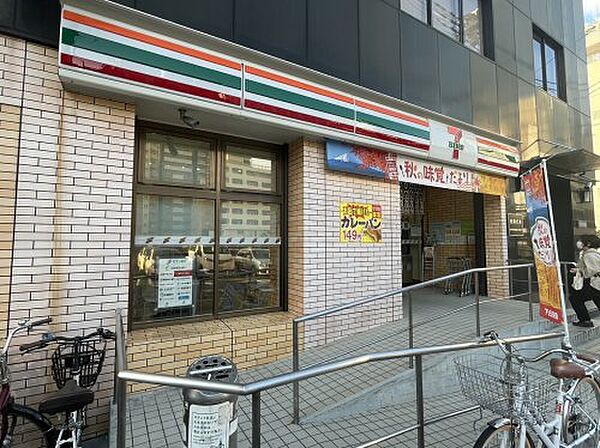 周辺：【コンビニエンスストア】セブンイレブン 大阪南堀江1丁目店まで80ｍ