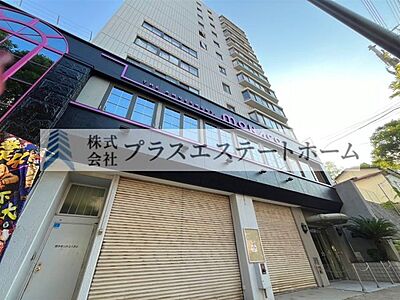 外観：〇周辺施設充実♪住環境整っています♪　●トランクルーム付いています♪(約2.35？)　○マンションの目の前はコンビニとちょっとした買い物も便利です♪　