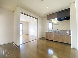 近鉄京都線 上鳥羽口駅 徒歩30分の賃貸アパート 2階2LDKのリビング/ダイニング