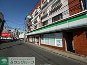 ファミリーマート上尾西口店 徒歩14分。コンビニ 1050m