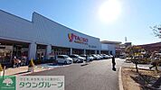 ヤオコー伊奈店 徒歩11分。 870m