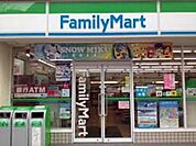ファミリーマート新宿山吹町店 183m