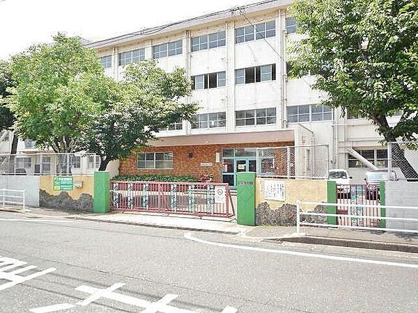 画像16:足立中学校(1、330m)