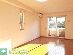 ヴィラ・明神 102 1階ワンルームのリビング/ダイニング