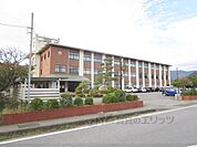 東中学校まで280メートル