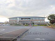 愛荘町役場愛知川庁舎まで900メートル