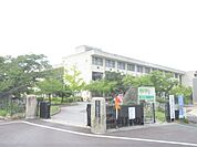 平田小学校まで1400メートル