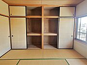 押入付きの和室。布団もすぐ出し入れでき、お昼寝、来客のお泊まりにすぐ対応できます。
