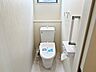 トイレ：【トイレ】 フロアに2か所シャワー機能付きトイレを設置しており、朝の忙しい時間帯でもスムーズに利用できるため、混雑の軽減にもつながります。
