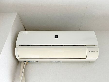 部屋全体を効率的に快適な温度に保ち、手軽で安全に使えます