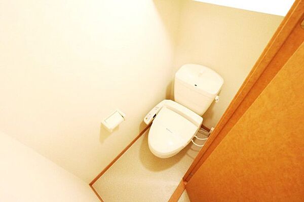 画像9:快適な温水洗浄便座付きトイレ