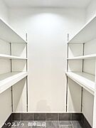 ■□■玄関収納■□■シューズインクロークはベビーカーやアウトドアグッズなど外で使用するものをまとめて収納できます◎外出時に手軽に持ち出しやすいのも嬉しいですね☆