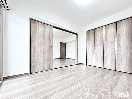 ■6.1帖洋室■心からリラックスできる静けさ、上質な眠りで、毎日をリセットします。明日への活力を養う空間です。