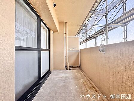 ■空の下の開放的な特等席■日光浴や読書、外の空気を感じながらリフレッシュ。暮らしを豊かにする、もう一つの心地よい空間です。