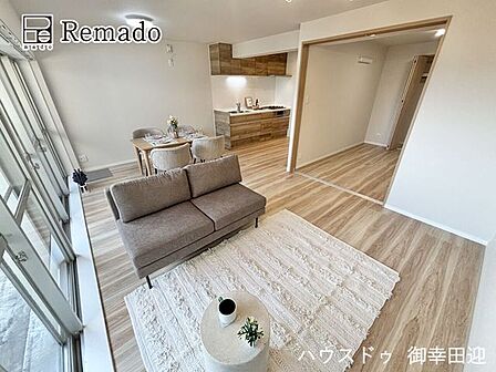 ■家族の笑顔が集う中心地■お気に入りの家具を迎え、窓からは心地の良い光が差し込みます。