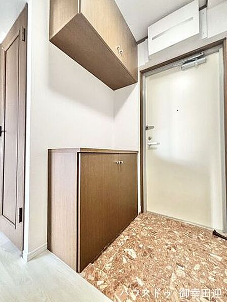 ■「ただいま」の安堵をくれる場所■訪れる人を迎え入れ、帰るたびにホッと一息つける、明るく機能的なエントランス。