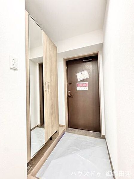 ■「ただいま」の安堵をくれる場所■訪れる人を迎え入れ、帰るたびにホッと一息つける、明るく機能的なエントランス。