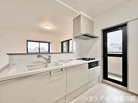 ■家族の「美味しい」が集まる舞台■高い機能性と美しいデザインを両立。料理する人も、待つ人も、笑顔になれる場所です。